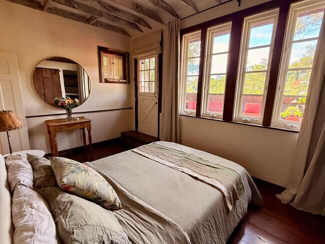 Building Photo - Furnished 1940s Beachwood Canyon Retreat with Treetop Deck + Creative Loft!