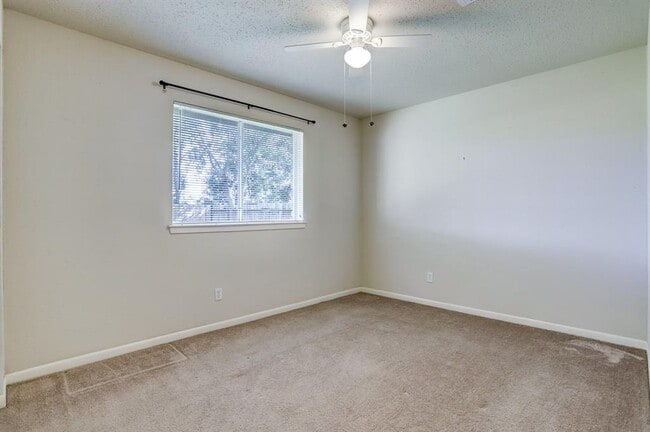 Building Photo - 6730 Prairie Village Dr