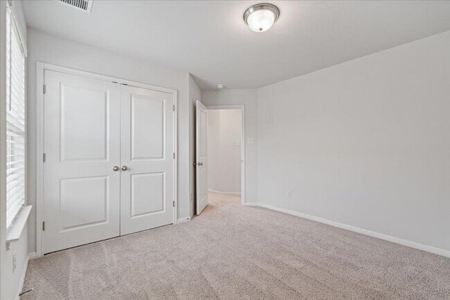 Building Photo - 5711 Pleasanton Pkwy