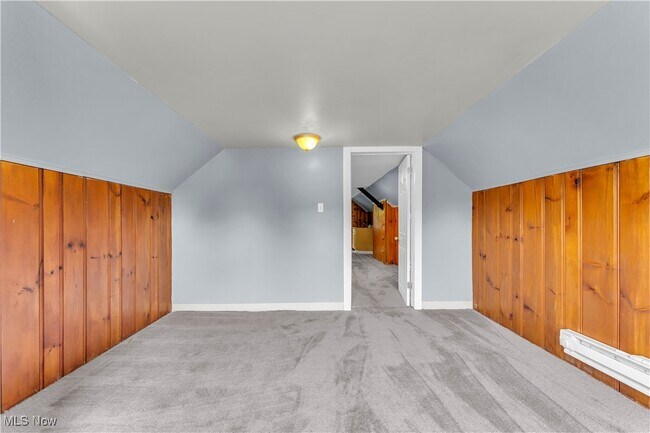 Building Photo - 915 Helmsdale Rd