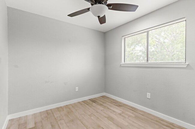 Building Photo - 109 Campfire Cir
