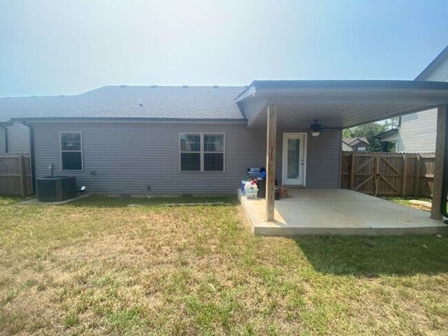 Building Photo - $1650 Adorable 3 Bedroom 2 Bath Ranch Home...
