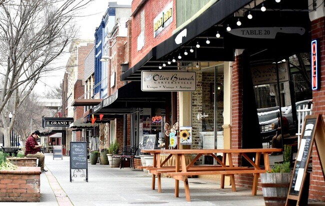 Building Photo - 150 Innis Brk Cir