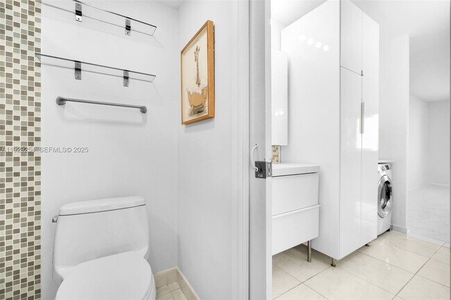 Building Photo - 2030 S Ocean Dr