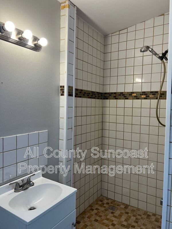 Building Photo - 1042 8th Ave S