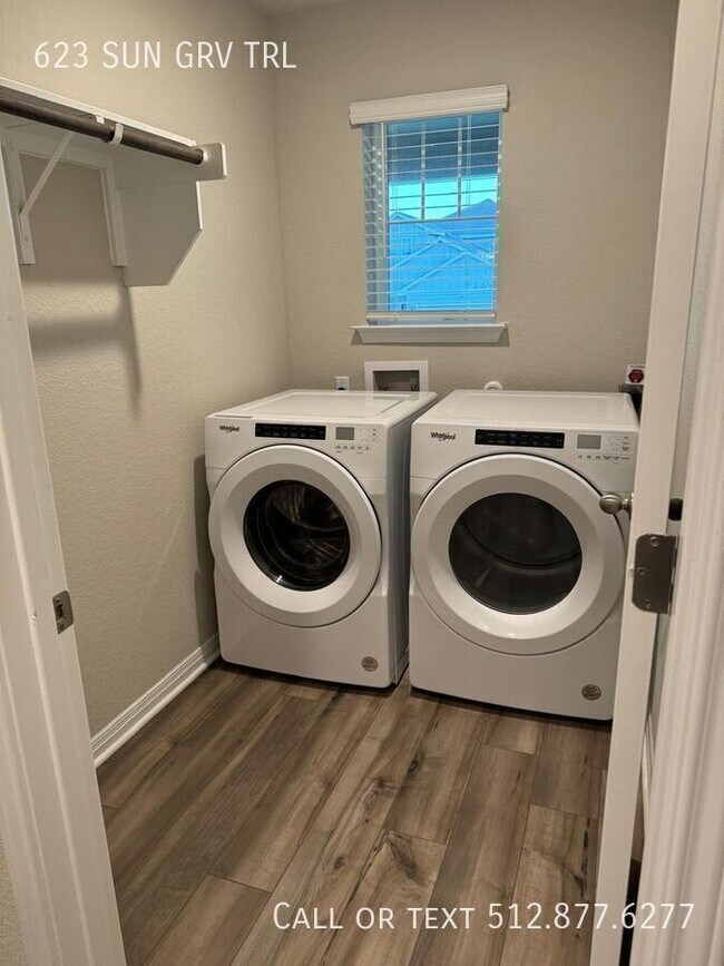 Building Photo - 623 Sun Grv Trl