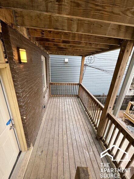 Building Photo - 3135 N Oakley Ave