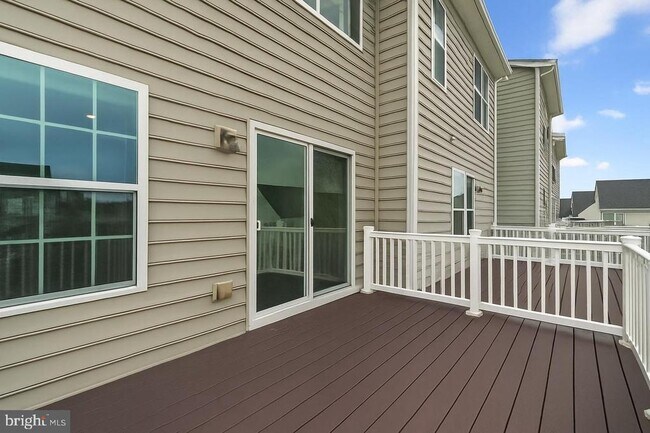 Building Photo - 5758 Barts Way