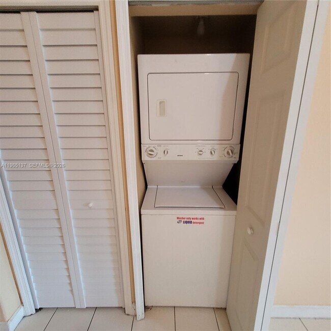 Building Photo - 1663 SE 27th Dr