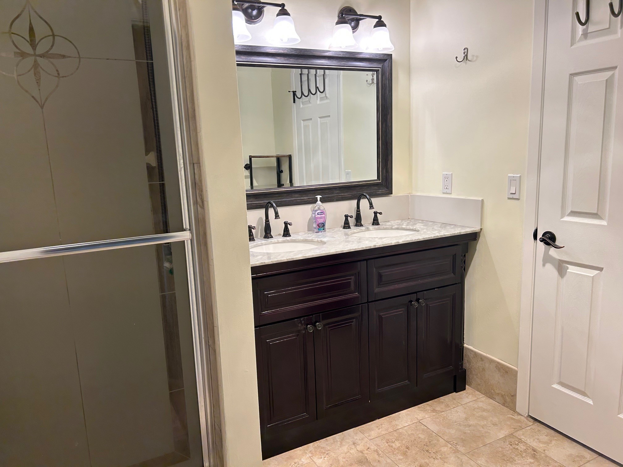 Master Bath - 3333 S Ridgewood Ave