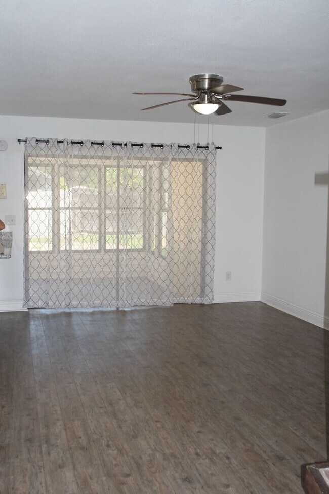 Building Photo - Enjoy Peaceful Living in this Northdale Co...