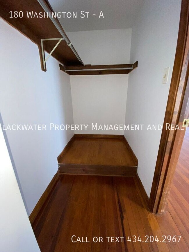 Building Photo - 180 Washington St