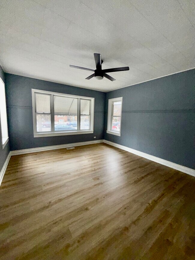 Building Photo - 1741 N Mayfield Ave