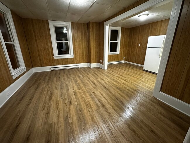 Building Photo - 408 S Queen St