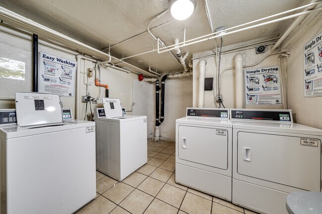 Building Photo - 1056 5/3 Normandie Ave-301C