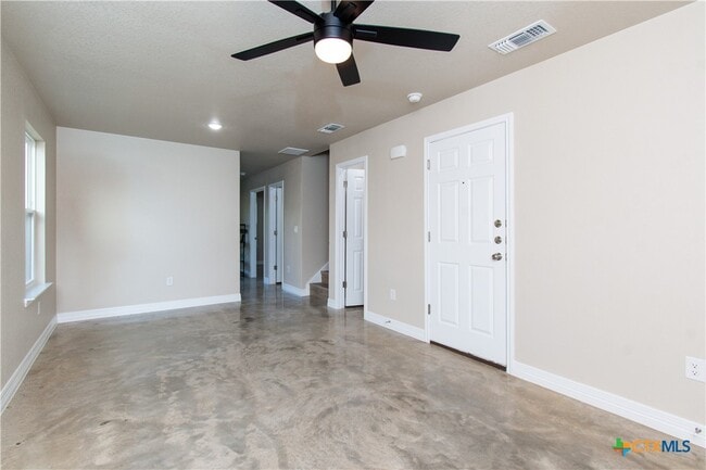 Building Photo - 806 Wide Mdw Dr