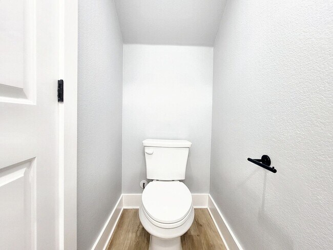 Building Photo - Sophisticated 3/BR 2.5/BS Home in Point Ve...