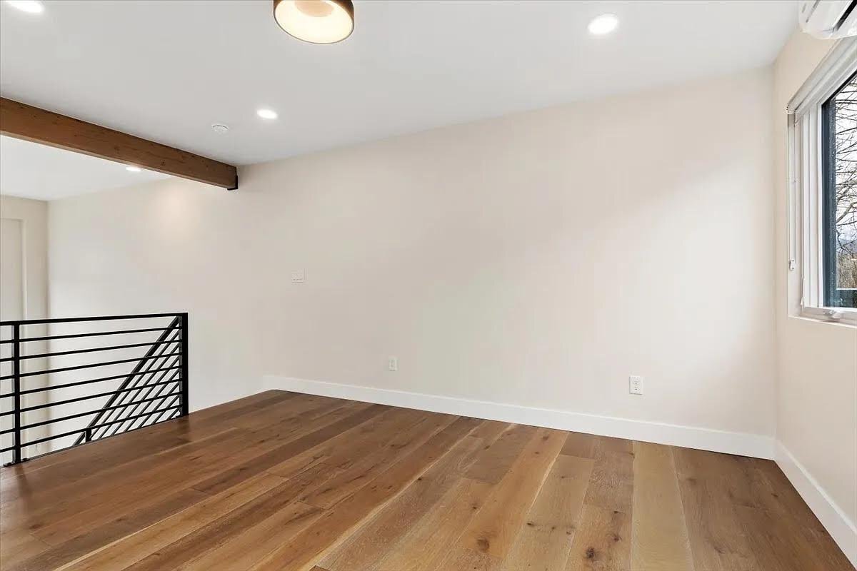 Building Photo - 810 E 800 S
