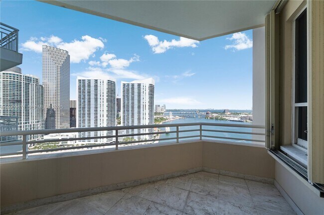 Building Photo - 888 Brickell Key Dr