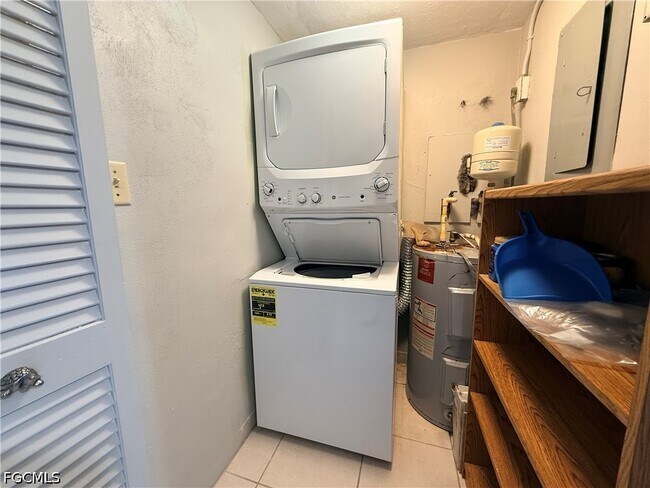 Building Photo - 1608 SE 28th Terrace