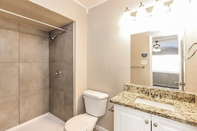 Building Photo - 2929 Fern Glen Dr