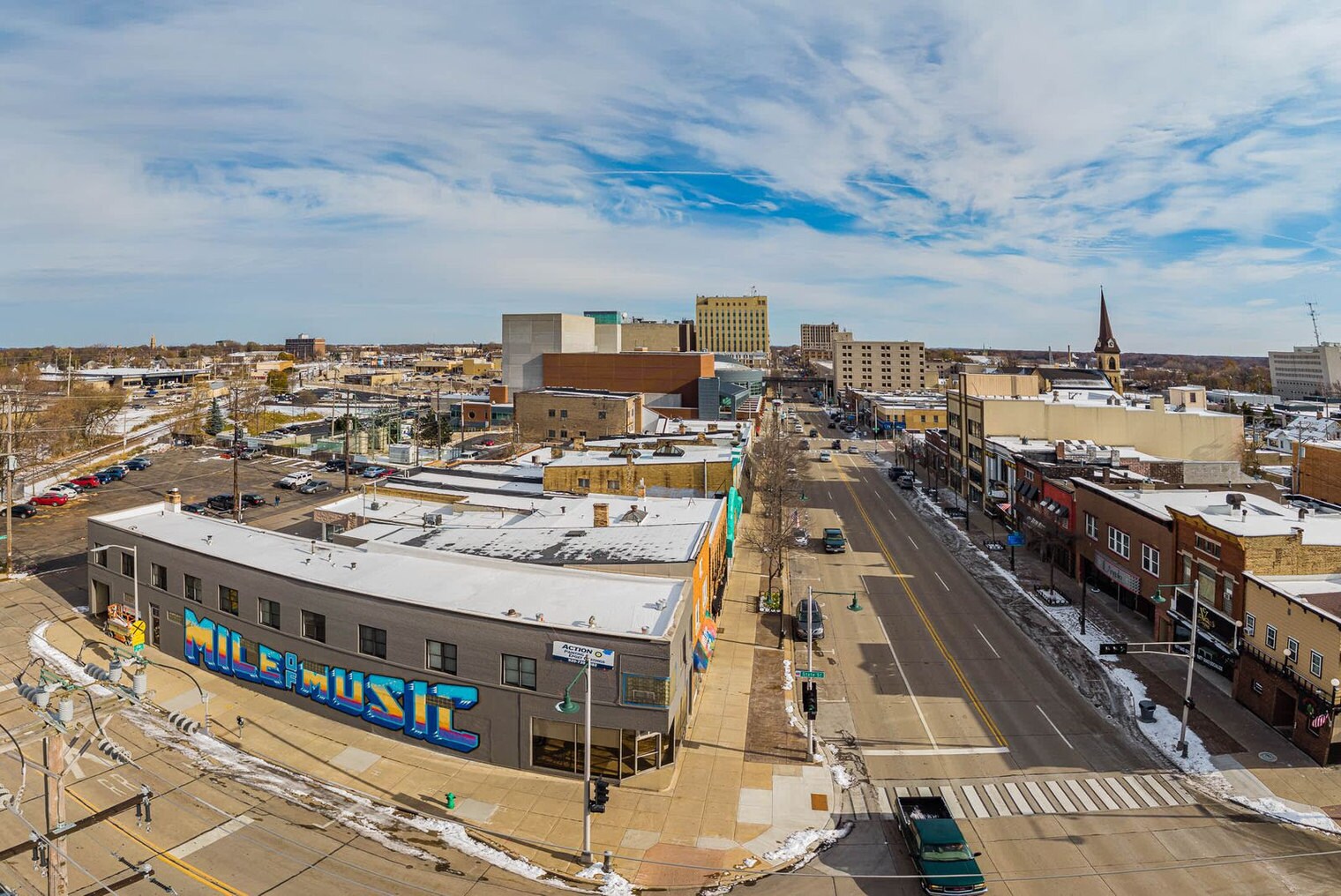 Building Photo - 532 W College Ave