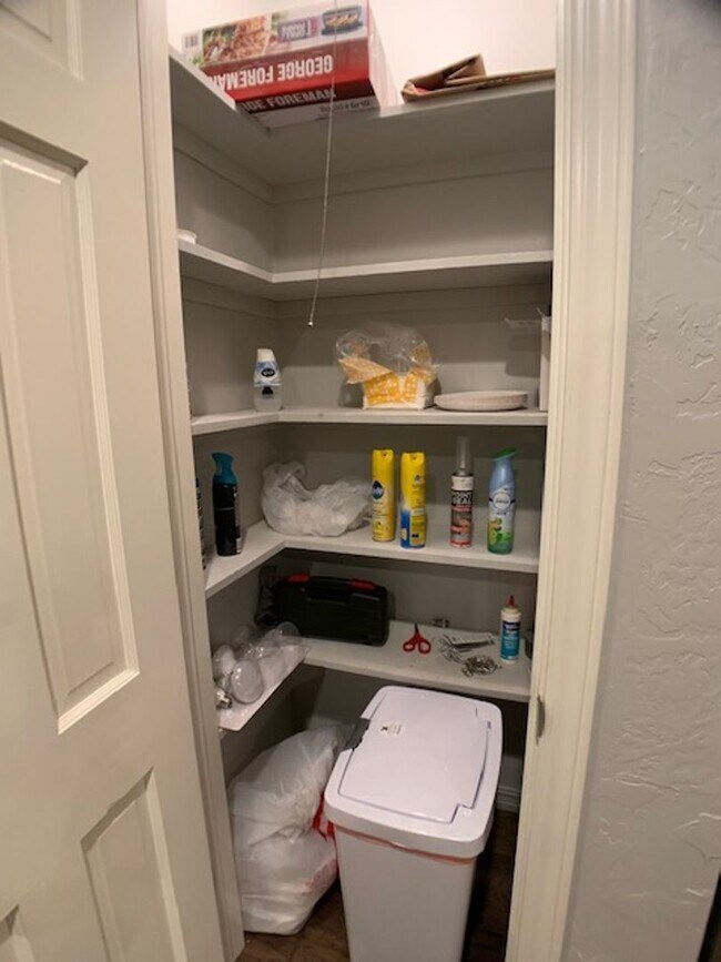 Building Photo - 3 Bed Home OKC - Move in Deposit-Free! (If Qualified)