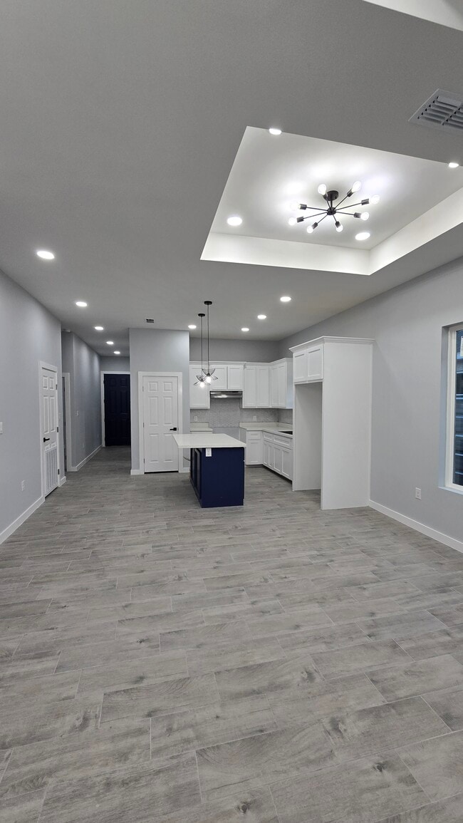 Building Photo - 15720 Palm Vista Dr