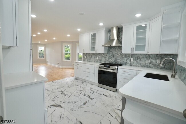 Building Photo - 226 Park Ave