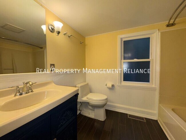 Building Photo - 22 Kent St