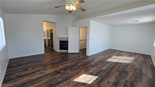 Building Photo - 3902 W El Campo Grande Ave