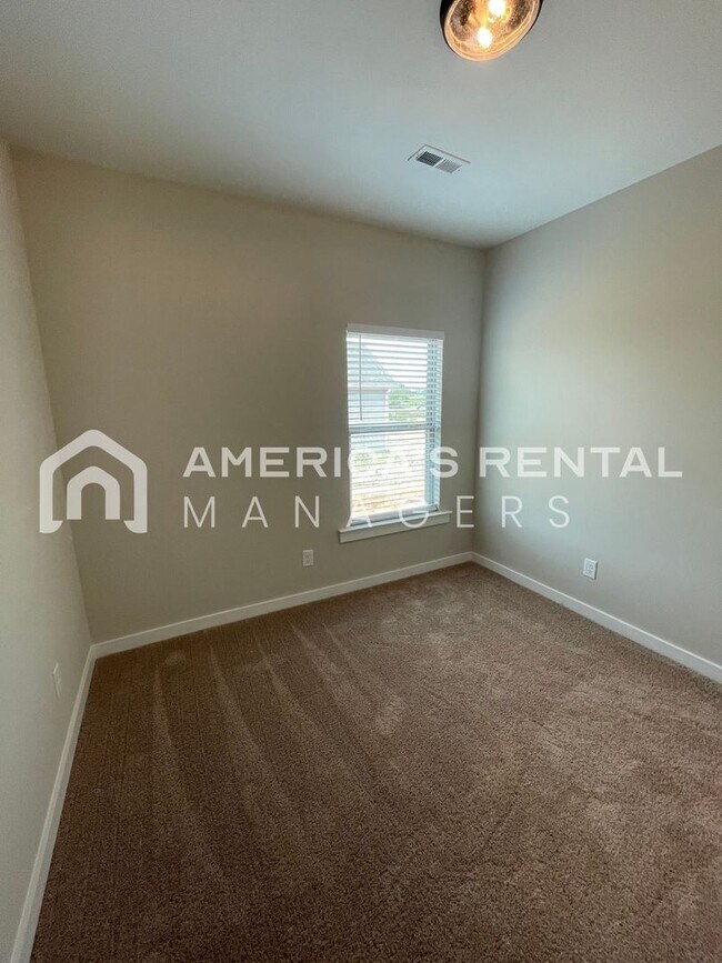 Building Photo - Available Now!! PRICE REDUCTION*** SIGN A ...