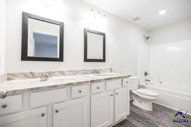 Building Photo - 101 Shasta Dr