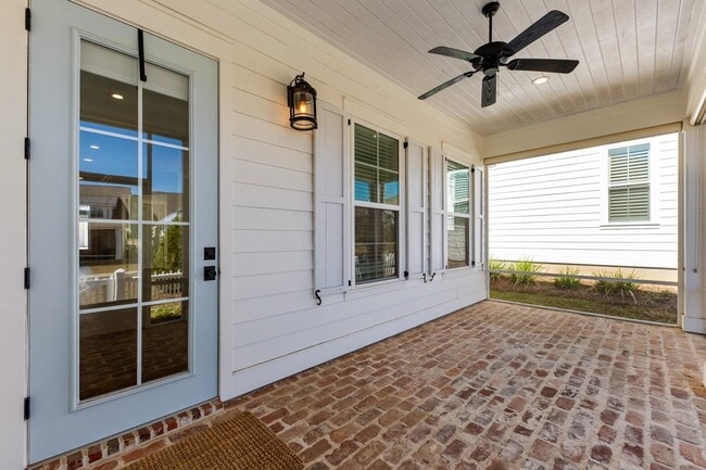 Building Photo - 465 Karcher Ave