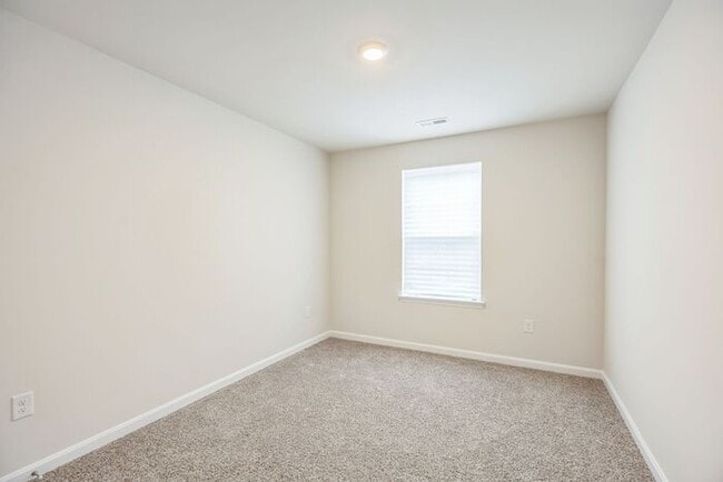 Building Photo - 322 Forest Edge Ave