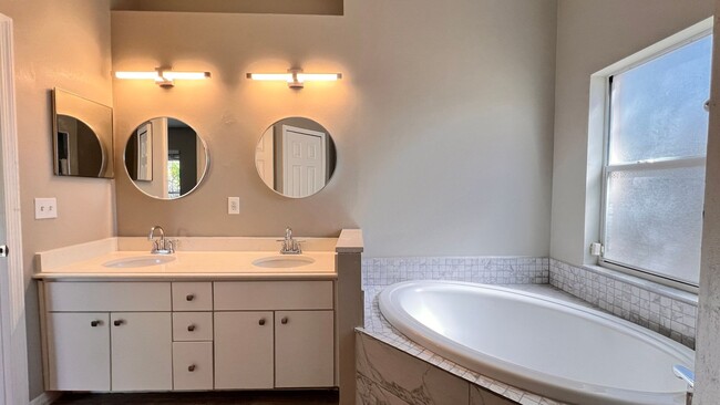 Building Photo - BEAUTIFUL 3 Bedroom 2 Bathroom home in Apopka
