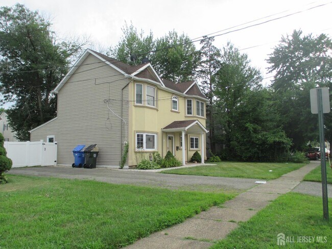 Building Photo - 14 New Dover Rd
