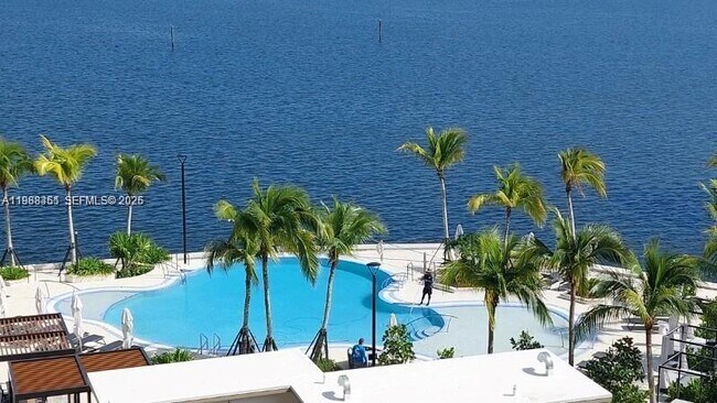 Building Photo - 1800 NE 114th St