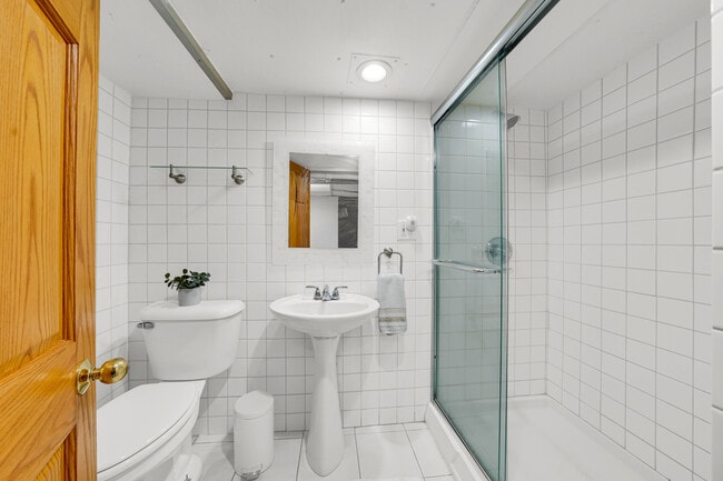 Building Photo - 2226 Shannondale Dr