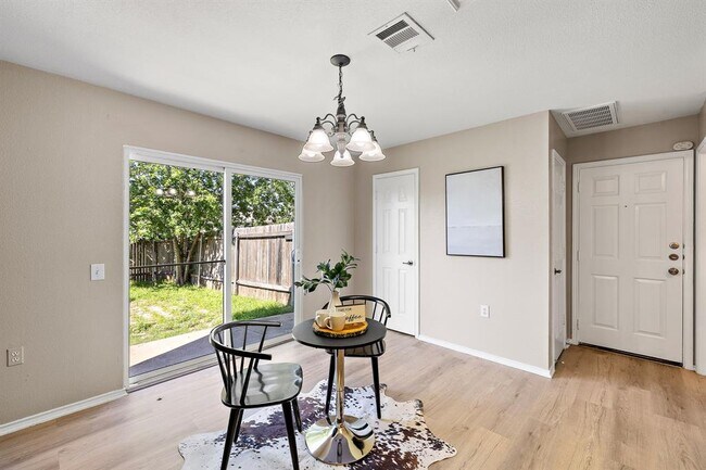 Building Photo - 5705 Viewpoint Dr