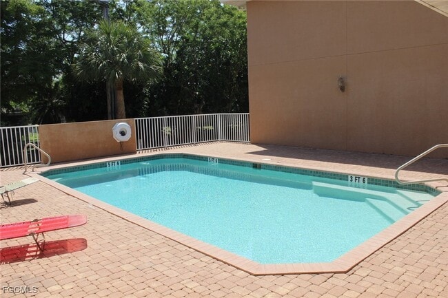 Building Photo - 607 SE 13th Pl