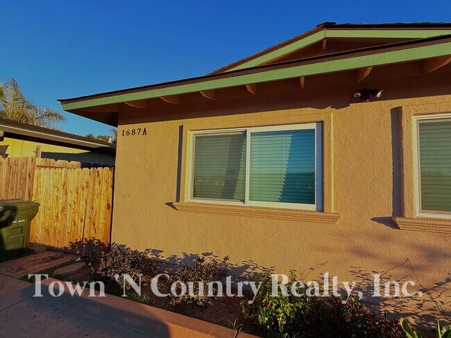 Building Photo - 1687 Siskiyou Dr