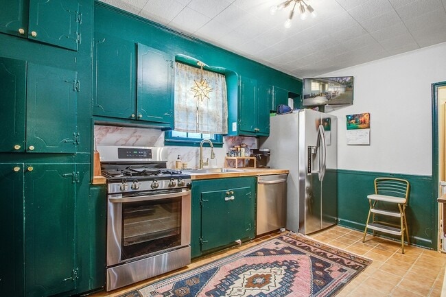 Building Photo - 4420 S Rhett Ave