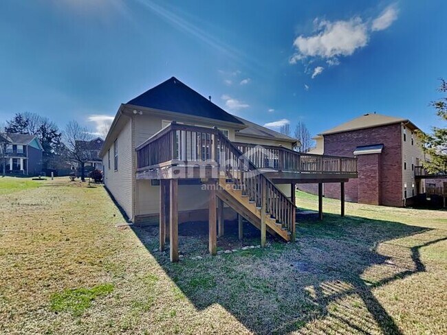 Building Photo - 5013 Bunker Ln
