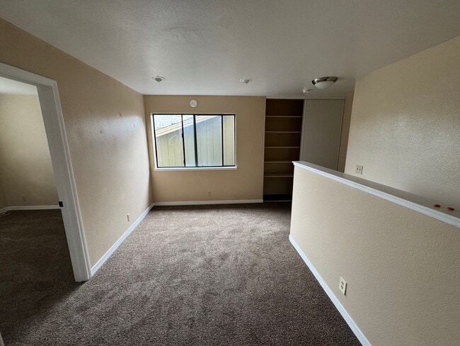 Building Photo - Welcome to your newly remodeled townhome!