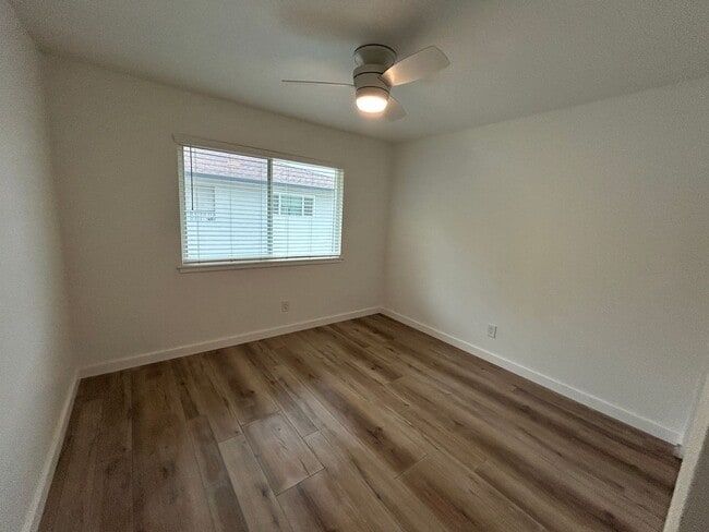 Building Photo - Fabulous Remodeled Condo