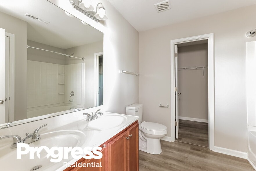 Building Photo - 2728 Maybrook Crossing Dr