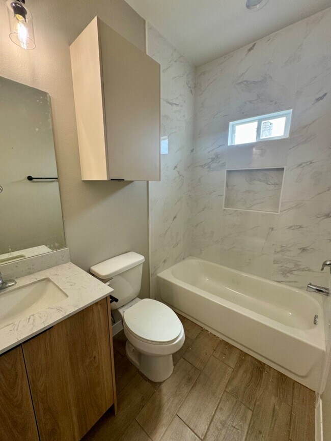 Building Photo - 617 N Delaware St