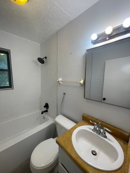 Building Photo - 115 Myatt Dr