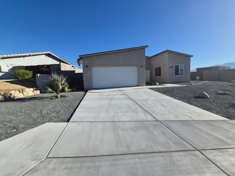 Primary Photo - 9840 Mesquite Ave